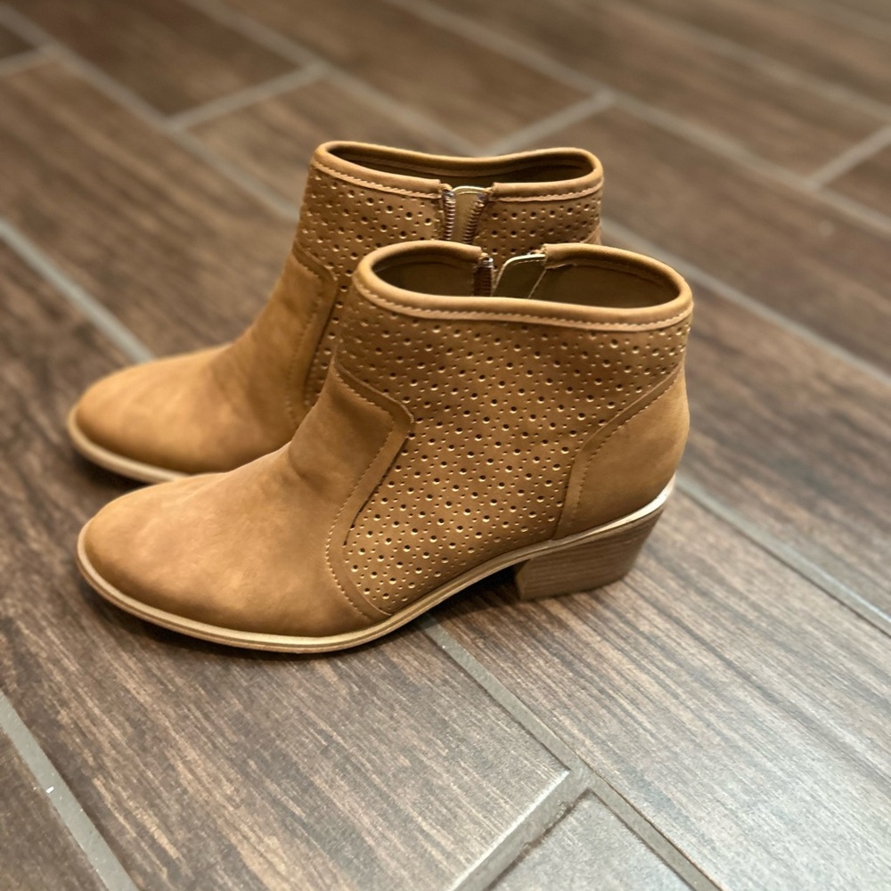 Treasure & Bond Tan Ankle Boots